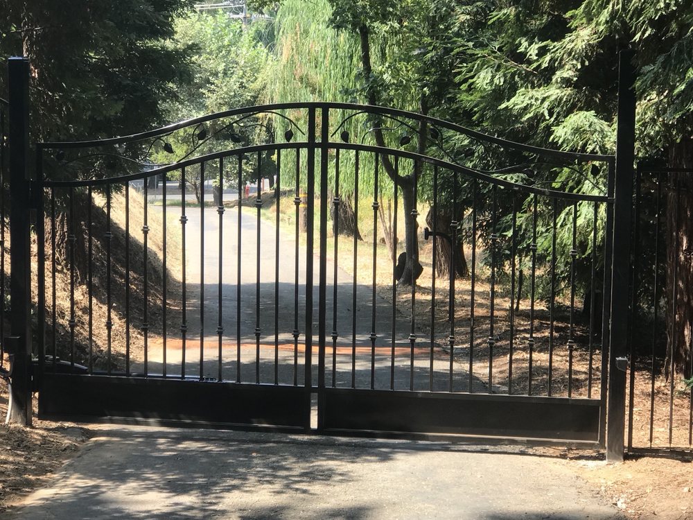 this is a picture of installed gate in Rocklin, CA
