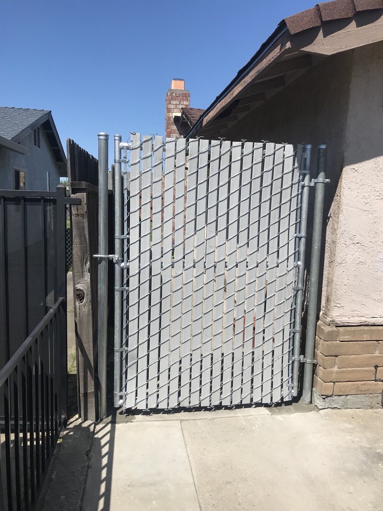 this is a picture of privacy fence in Rocklin, CA