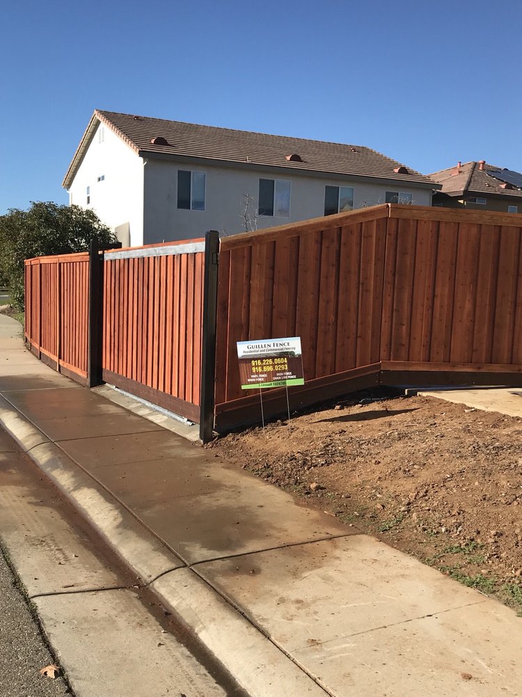 this is a picture of redwood fence in Rocklin, CA