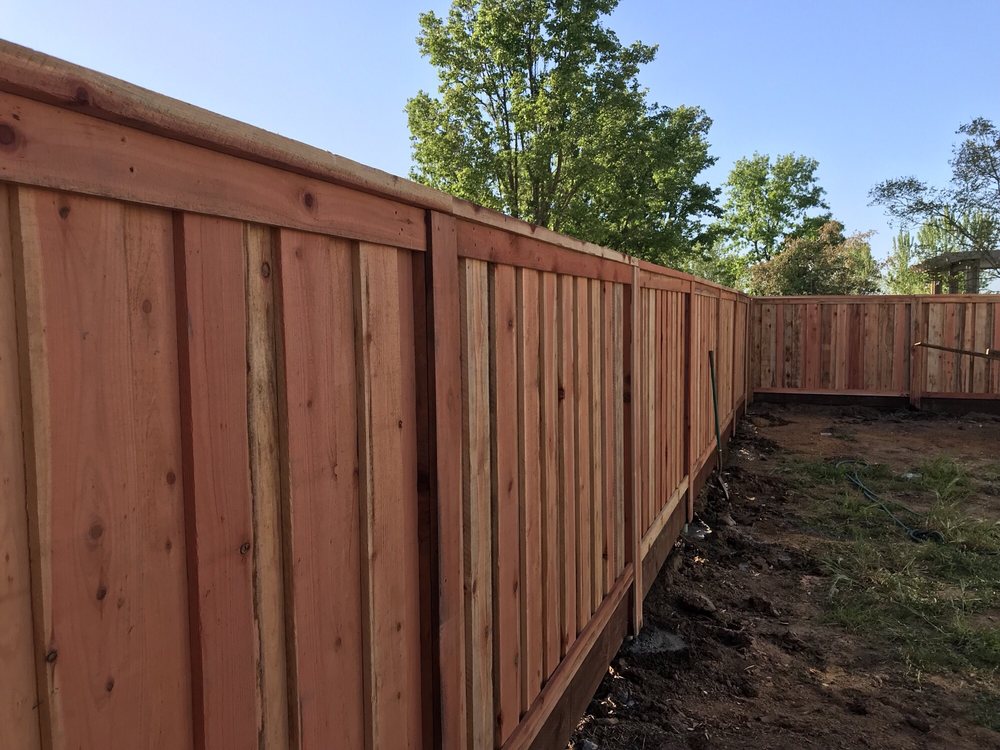 an image of redwood fence in Rocklin, CA